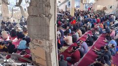 إقامة صلاة الجمعة بمسجد الفاروق المدمر في النصيرات وسط القطاع