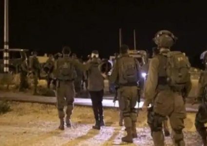 الاحتلال يعتقل مواطنين من مسافر يطا جنوب الخليل