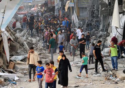 شهداء بالعشرات وقصف خيام النازحين بخان يونس ودير البلح في اليوم 429 للعدوان