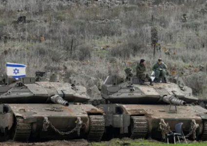 جيش الاحتلال: استدعاء الفرقة 98 ولواءي المظليين والكوماندوز للحدود مع سوريا