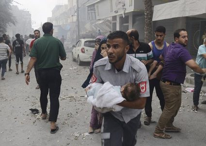 ٣ شهداء واصابات بينهم مسعف في قصف الاحتلال وسط قطاع غزة