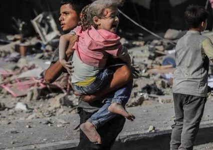 استشهاد طفلين في قصف الاحتلال مخيم المغازي وسط قطاع غزة