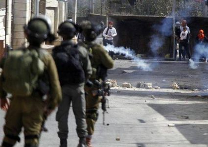 الاحتلال يغلق مدرسة العروب الثانوية خلال اقتحام مخيم العروب