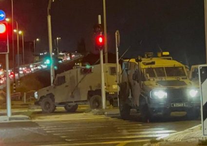 قوات الاحتلال تغلق مدخل المنشية جنوب شرق بيت لحم