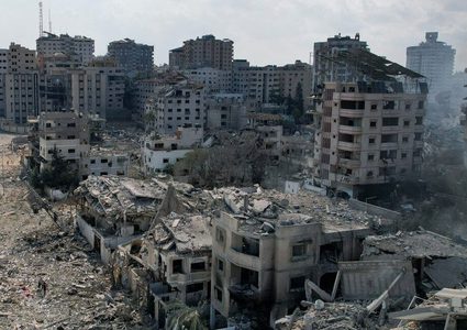 عشرات الشهداء والجرحى في غارات للاحتلال على مخيم النصيرات