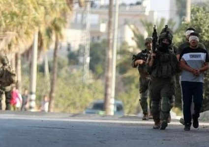 قوات الاحتلال تعتقل شابا من الخليل