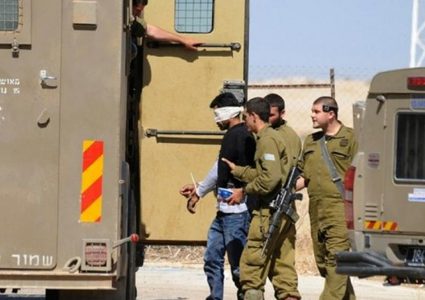 الاحتلال يعتقل شابا من جنين على معبر الكرامة