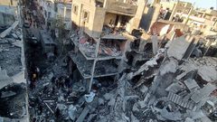 من مكان المجزرة في مخيم النصيرات وسط قطاع غزة والتي راح ضحيتها 30 شهيــداً