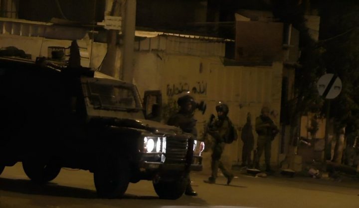 الاحتلال يداهم منزلا في قرية برقا شرق رام الله