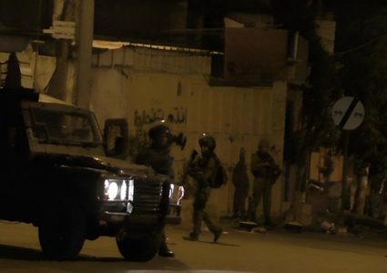الاحتلال يداهم منزلا في قرية برقا شرق رام الله