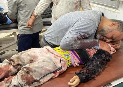 استشهاد صحفي والاحتلال يستهدف طواقم المساعدات