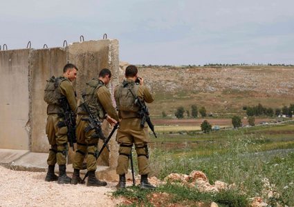 الاحتلال يستولي على آلتين زراعيتين في بيت لحم