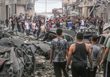 4 شهداء بقصف الاحتلال مجموعة مواطنين في مخيم الشاطئ