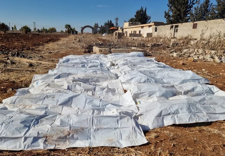 العثور على مقبرة جماعية خارج دمشق تحوي 100 الف جثة على افضل تقدير قتلهم نظام المجرم الهارب بشار الاسد.