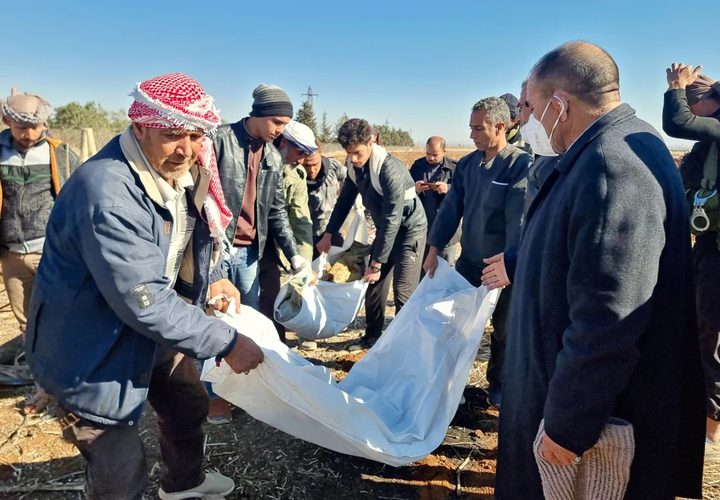 العثور على مقبرة جماعية خارج دمشق تحوي 100 الف جثة على افضل تقدير قتلهم نظام المجرم الهارب بشار الاسد.
