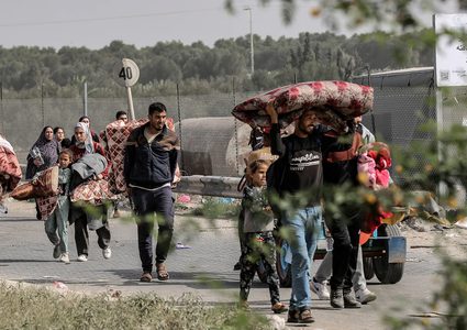 القصف الإسرائيلي يجبر الفلسطينيين على النزوح من مواصي رفح