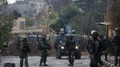 الاحتلال يعتدي بالضرب على مواطن جنوب غرب نابلس