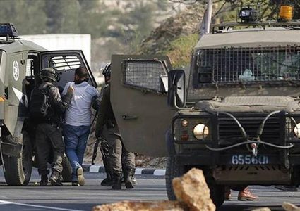 الاحتلال يعتقل 15 مواطنا في الضفة بينهم امرأة من قطاع غزة