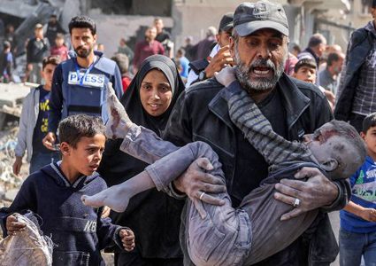 الاحتلال يواصل ارتكاب المجازر: 16 شهيدا في غارتين على منزلين شمال قطاع غزة