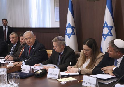 الكابينت يوصي بتعزيز التنسيق مع السلطة وزيادة تصاريح العمل للفلسطينيين