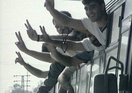 إسرائيل تشترط ابعاد اسرى فلسطينيين خارج الضفة