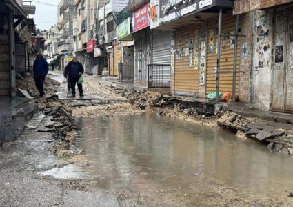 الاحتلال يقتحم مخيم بلاطة ويدمر البنية التحتية