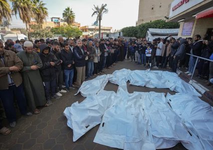 صحة غزة: الاحتلال ارتكب 3 مجازر أسفرت عن 77 شهيدا و174 إصابة