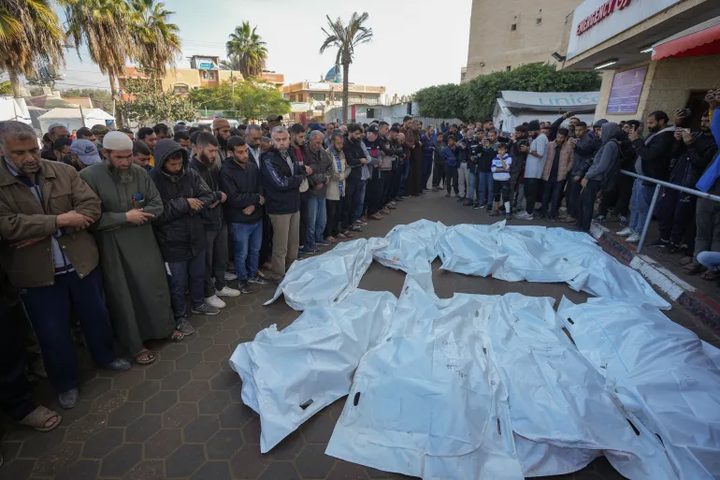 صحة غزة: الاحتلال ارتكب 3 مجازر أسفرت عن 77 شهيدا و174 إصابة