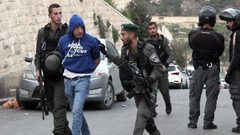 قوات الاحتلال تعتدي بالضرب على أسير محرر من بيت فجار