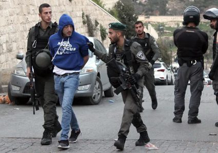 قوات الاحتلال تعتدي بالضرب على أسير محرر من بيت فجار