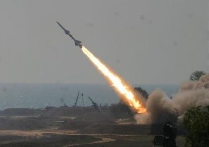 إصابة 20 إسرائيلي- صفارات إنذار في تل أبيب إثر صاروخ من اليمن