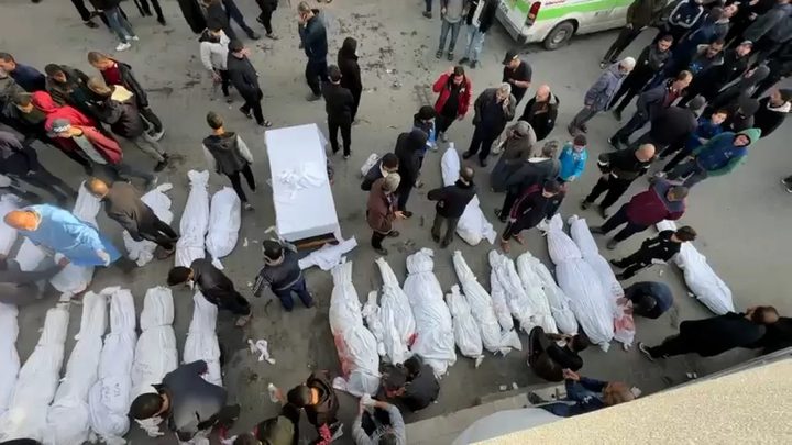 شهداء باستهداف أفراد تأمين المساعدات بدير البلح في اليوم 445 للعدوان