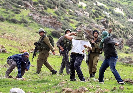 مستوطنون يهاجمون تجمع عرب المليحات شمال غرب أريحا