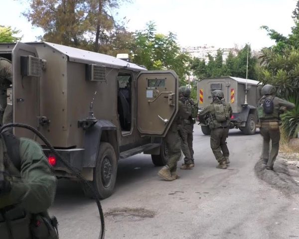 الاحتلال يقتحم كوبر ويداهم عدة منازل