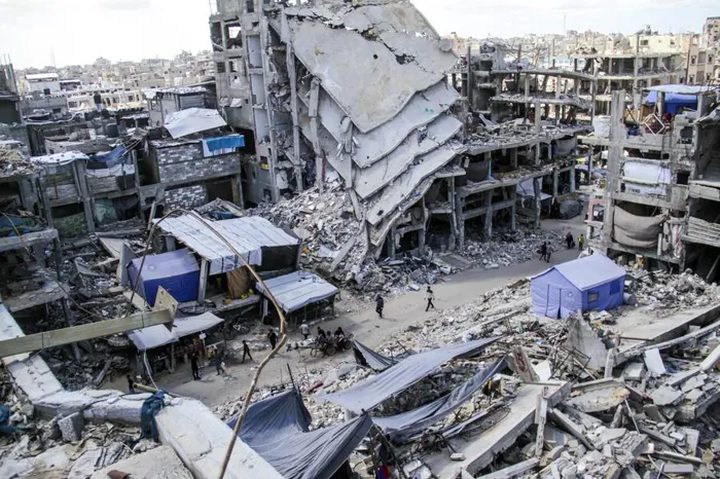 8 شهداء في قصف للاحتلال على منزل في مدينة غزة