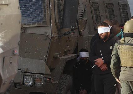 الاحتلال يعتقل شابين على حاجز عورتا العسكري جنوب نابلس