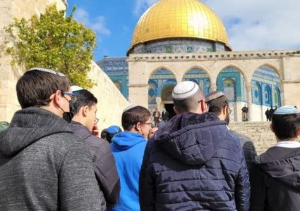 مستوطنون يقتحمون المسجد الأقصى