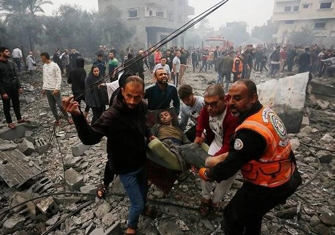 شهداء ومصابون بقصف الاحتلال مجموعة من المواطنين في جباليا البلد