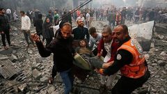 شهداء ومصابون بقصف الاحتلال مجموعة من المواطنين في جباليا البلد