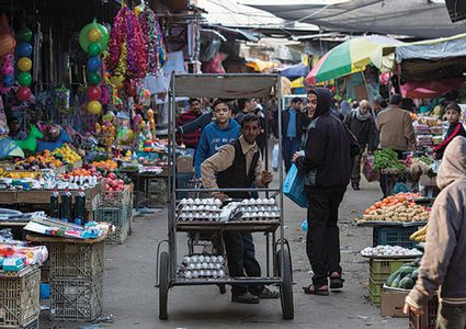 الإحصاء: عام 2024 شهد انهيارا للمنظومة الاقتصادية في قطاع غزة وتراجعا بالضفة