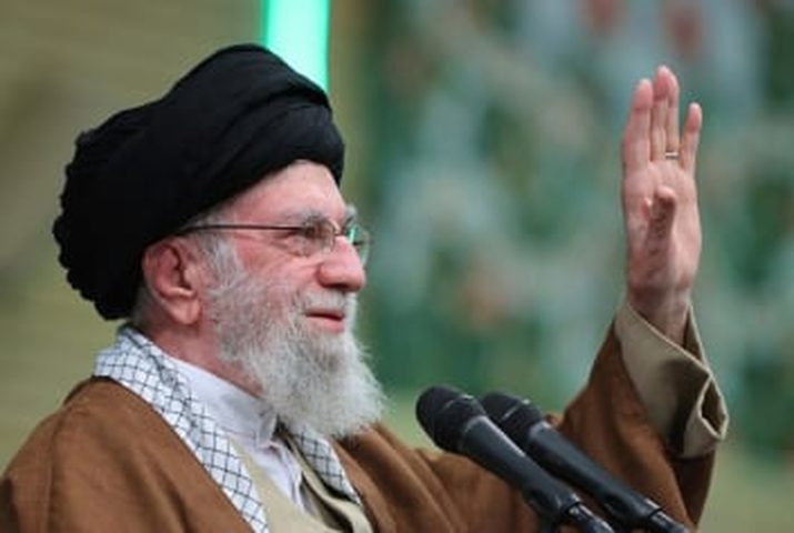 خامئني يحذر دولا من "مصير مثل سوريا"