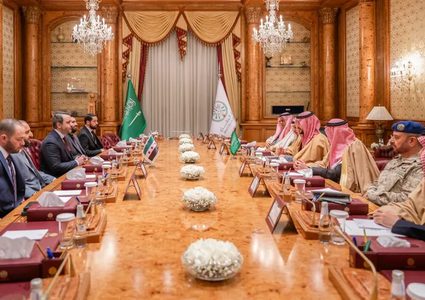 اجتماع سعودي مع أول وفد سوري يزور المملكة بعد سقوط بشار الأسد