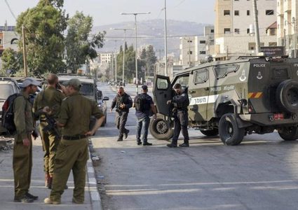 الاحتلال يعتقل مواطنين ويستولي على مركبة من نابلس