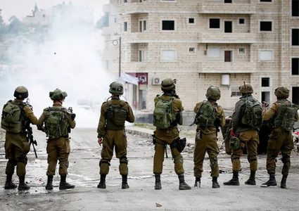 قوات الاحتلال تعتقل شابين من مخيم الجلزون