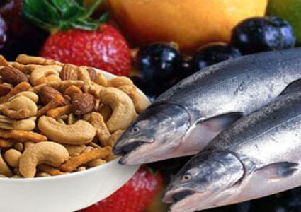 من بينها السمك والمكسرات.. أطعمة  للوقاية من الإصابة بالخرف