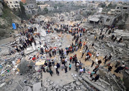 استشهاد ٤ فلسطينيين في خانيونس