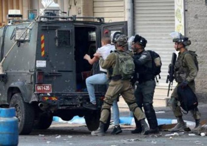 الاحتلال يعتقل عددا من العمال من القدس