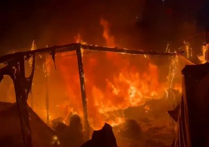 استشهاد طفل جراء استهداف الاحتلال خيام نازحين بمواصي خان يونس