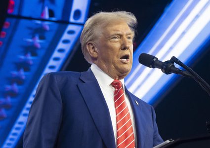 ترامب لا يستبعد غزو جرينلاند وقناة بنما ويعرض ضم كندا للولايات المتحدة