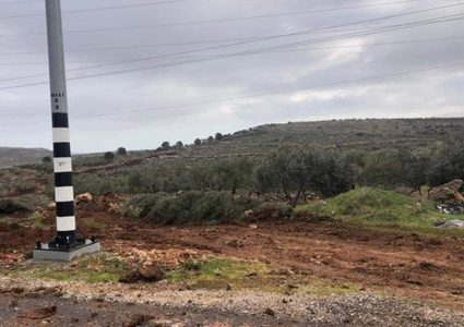 مستوطنون يواصلون شق طريق استعماري شرق نابلس